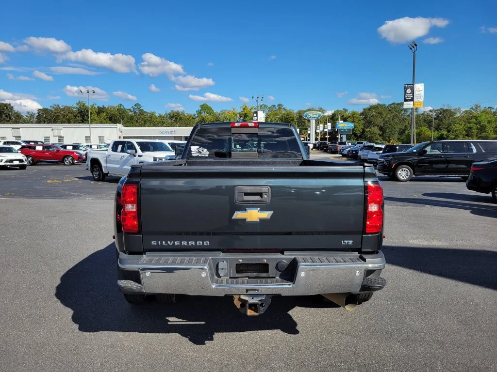 Used 2019 GRAPHITE METALLIC Chevrolet LTZ image 5