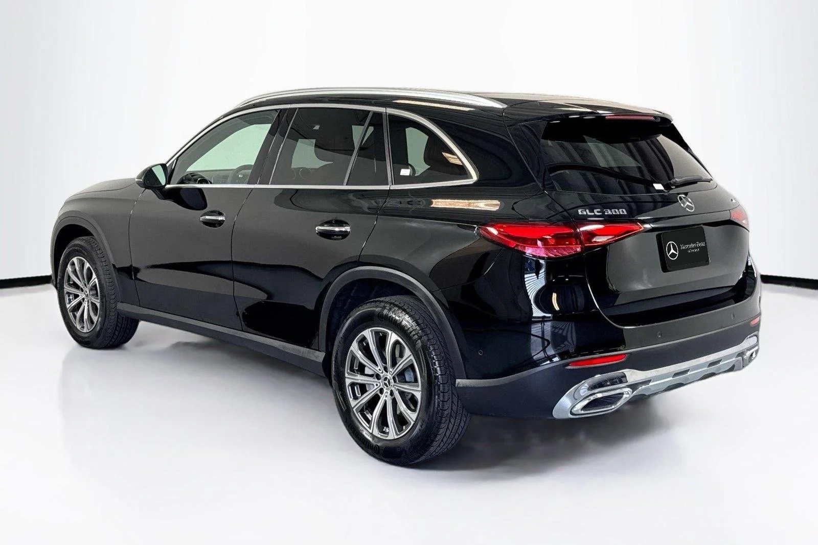 Used 2025 Black Mercedes-Benz GLC 300 image 7