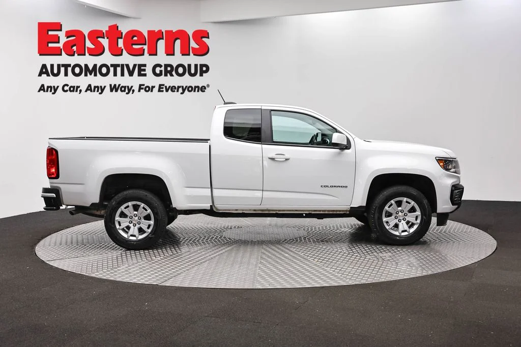 Used 2022 White Chevrolet LT image 4