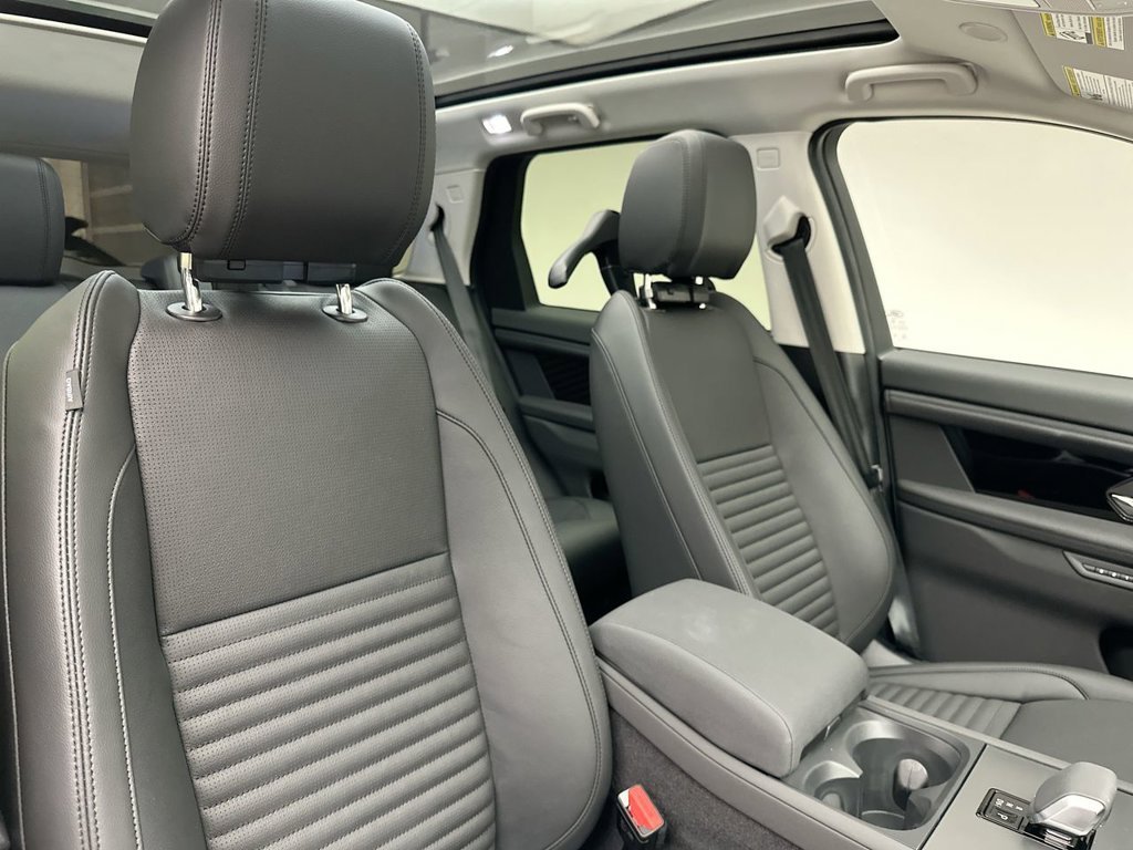 Used 2025 Hakuba Silver Metallic Land Rover S image 6