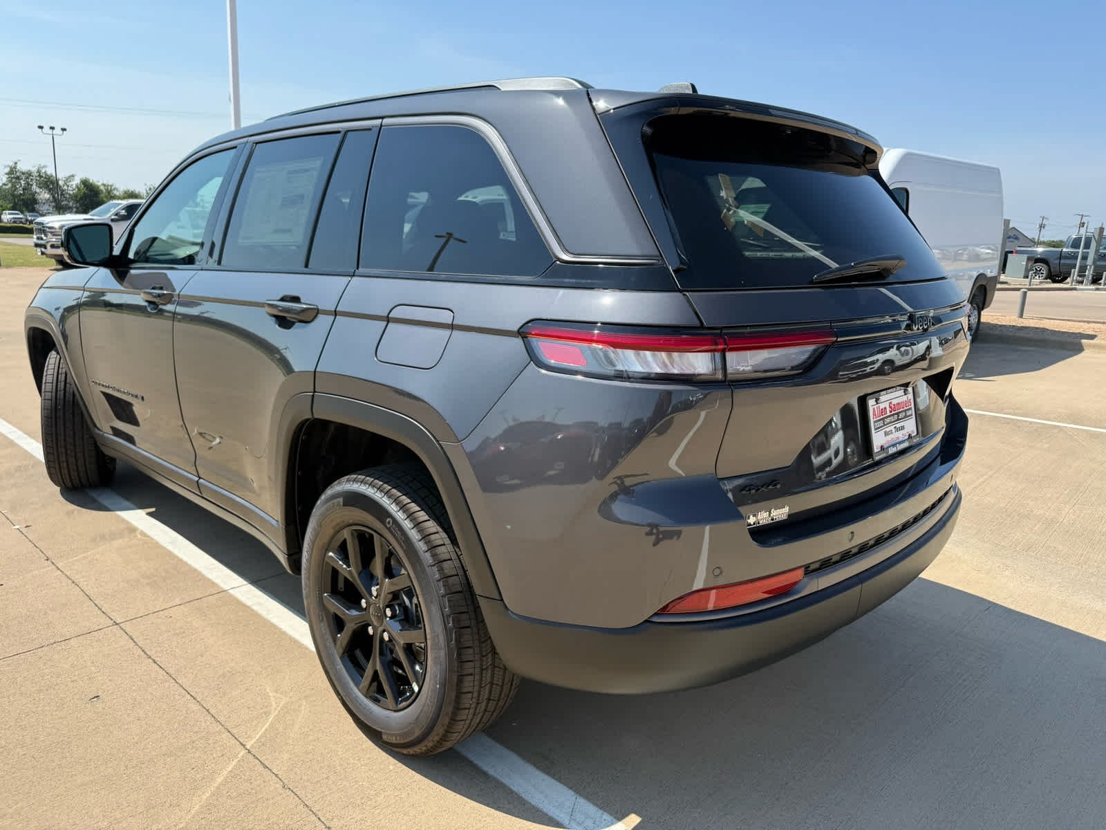 New 2026 Baltic Gray Metallic Clear-Coat Exterior Paint Jeep Laredo Altitude image 8