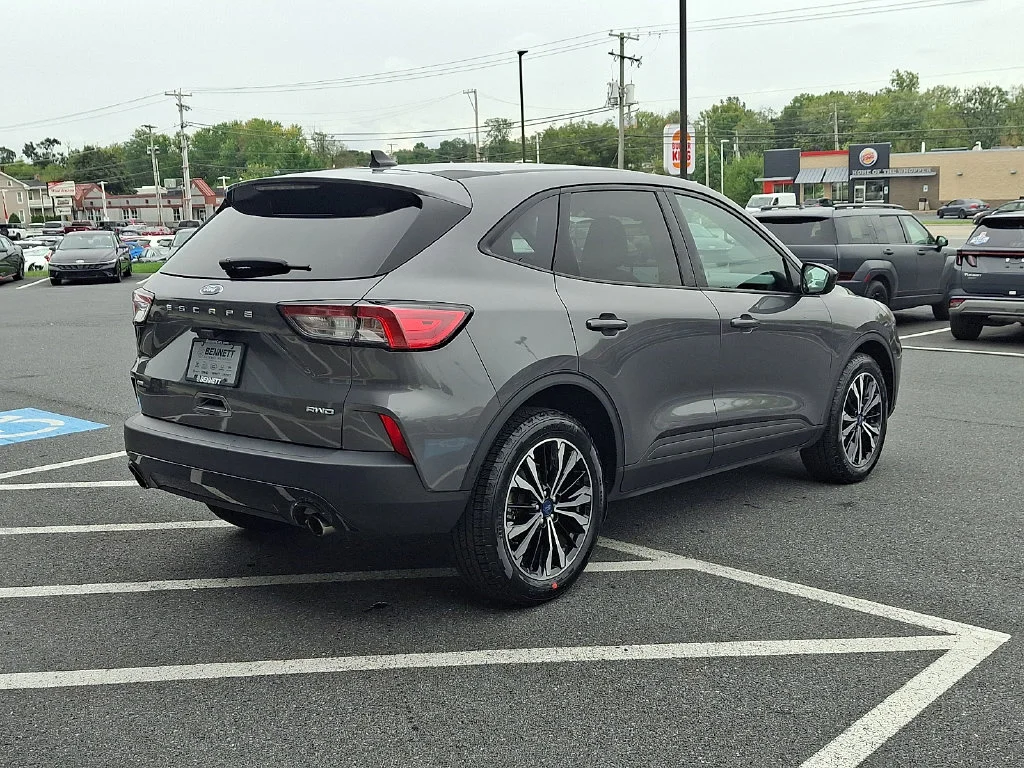 Used 2022 Gray Ford SE image 6