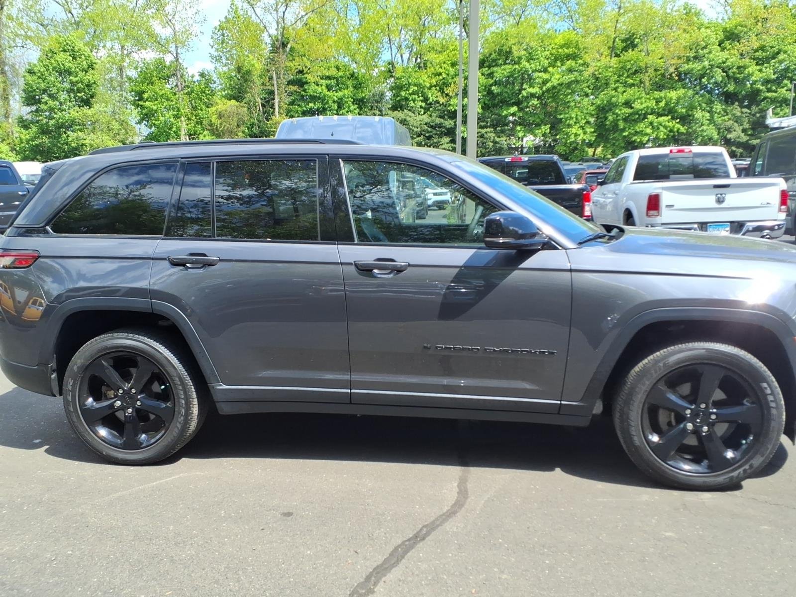 Used 2023 Gray Jeep Altitude X image 9