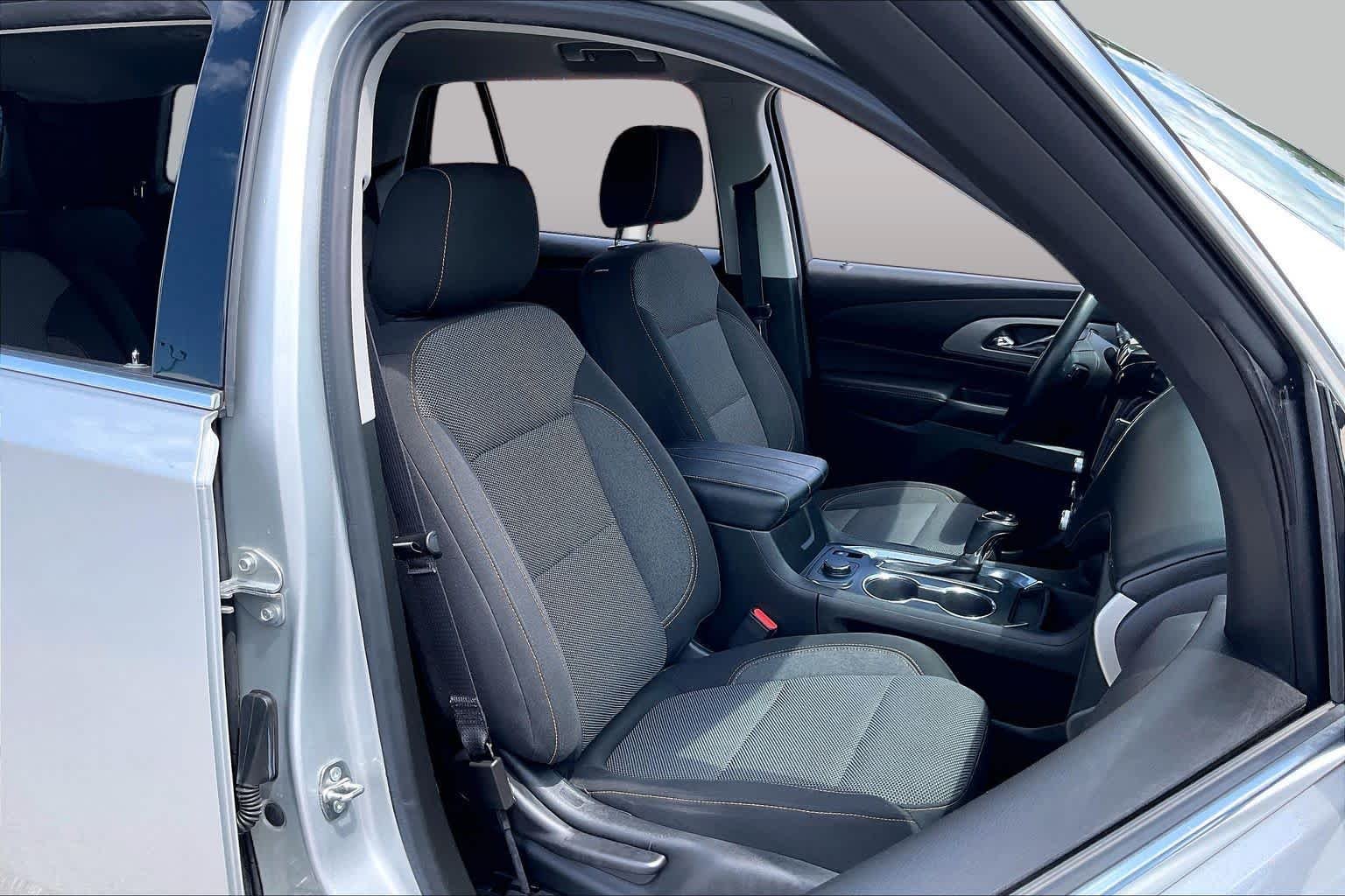 Used 2018 SILVER ICE METALLIC Chevrolet LT Cloth image 7
