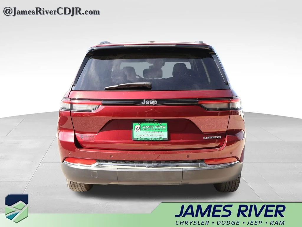 Used 2024 Red Jeep Laredo image 4