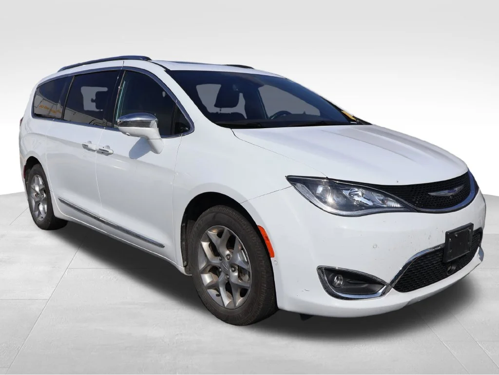 Used 2020 White Chrysler Limited image 6