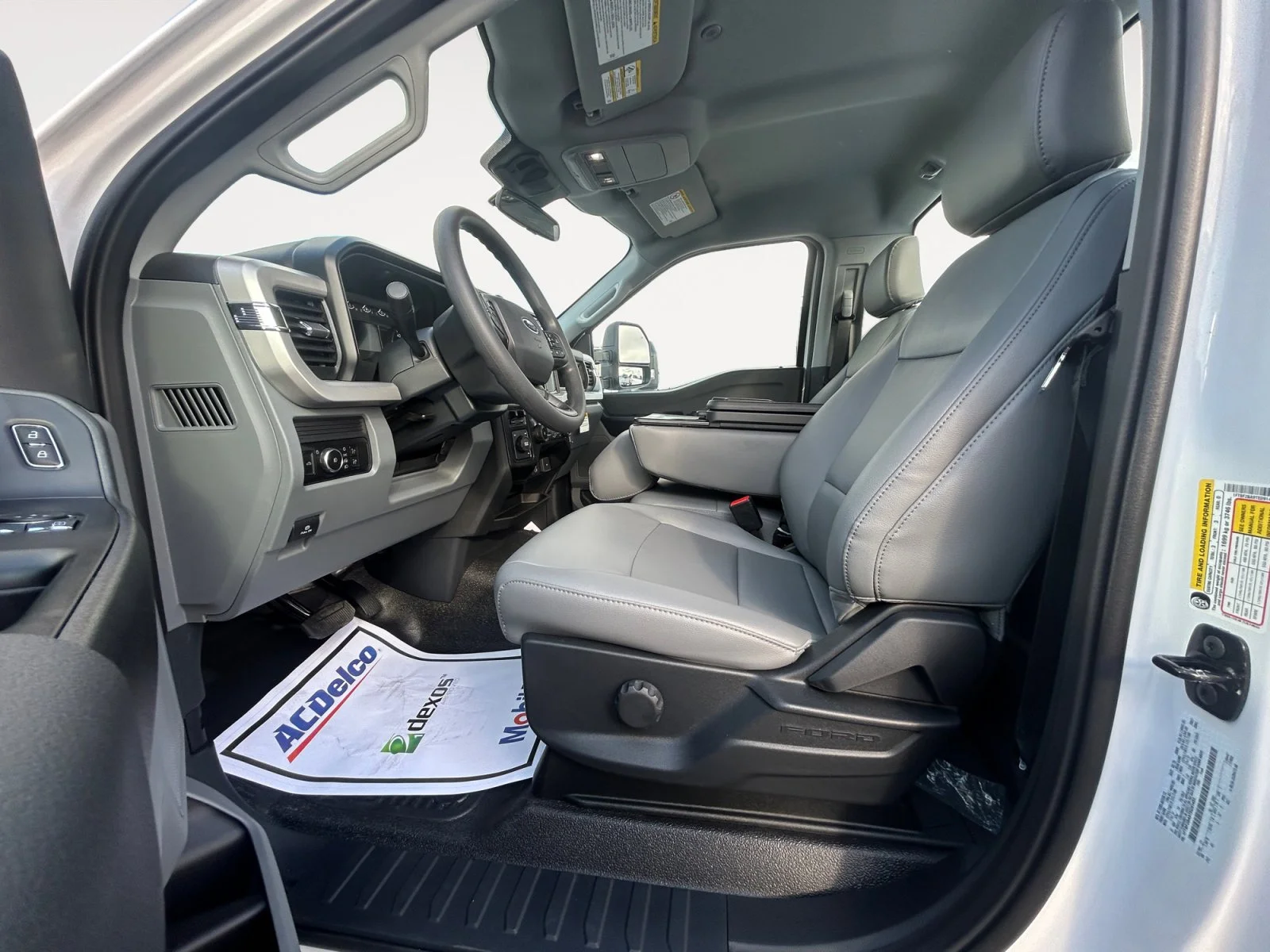 New 2026 Oxford White Ford XL image 13