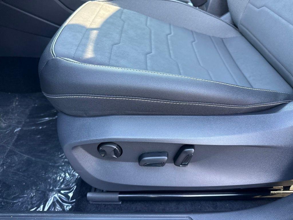 2026 Volkswagen Taos SE Black - Photo 14