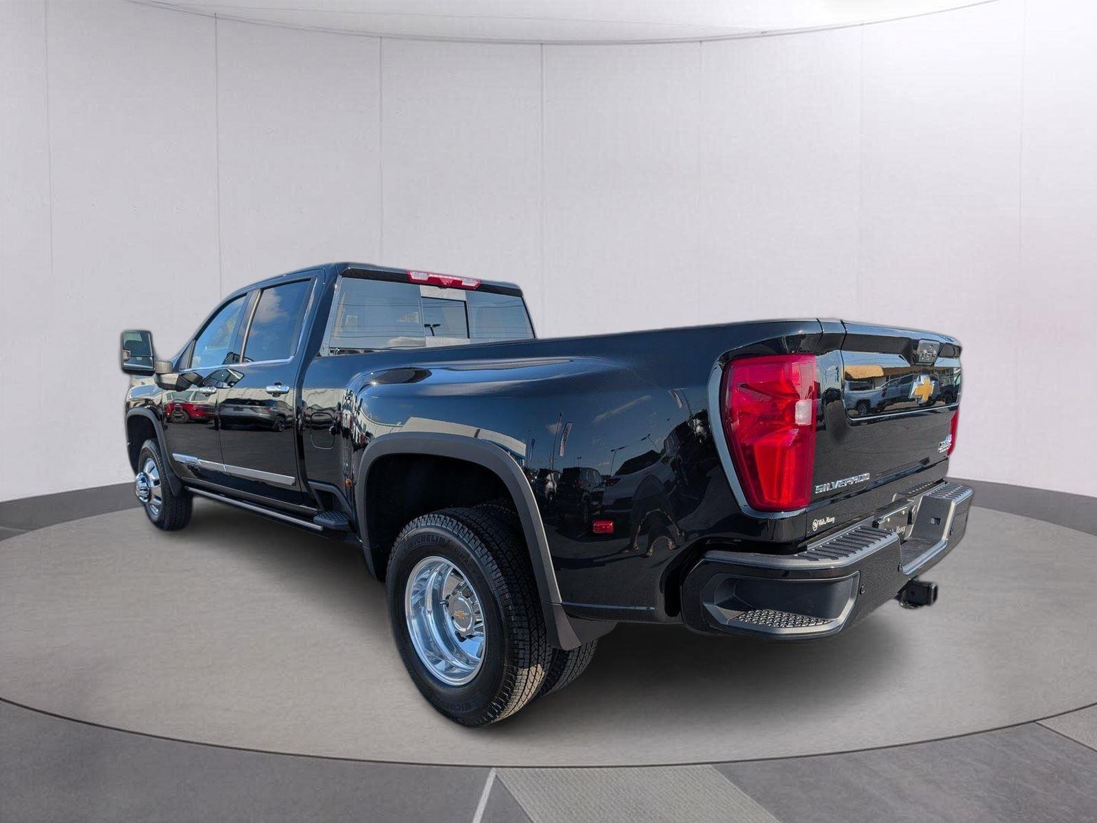 2026 Chevrolet Silverado 3500 HD High Country - Photo 9