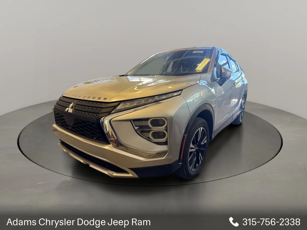 Used 2025  Mitsubishi SE image 3