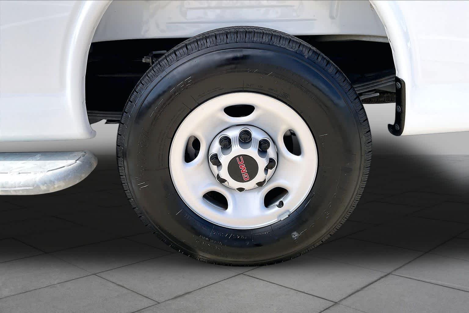 2025 GMC Savana Cargo Work Van - Photo 10