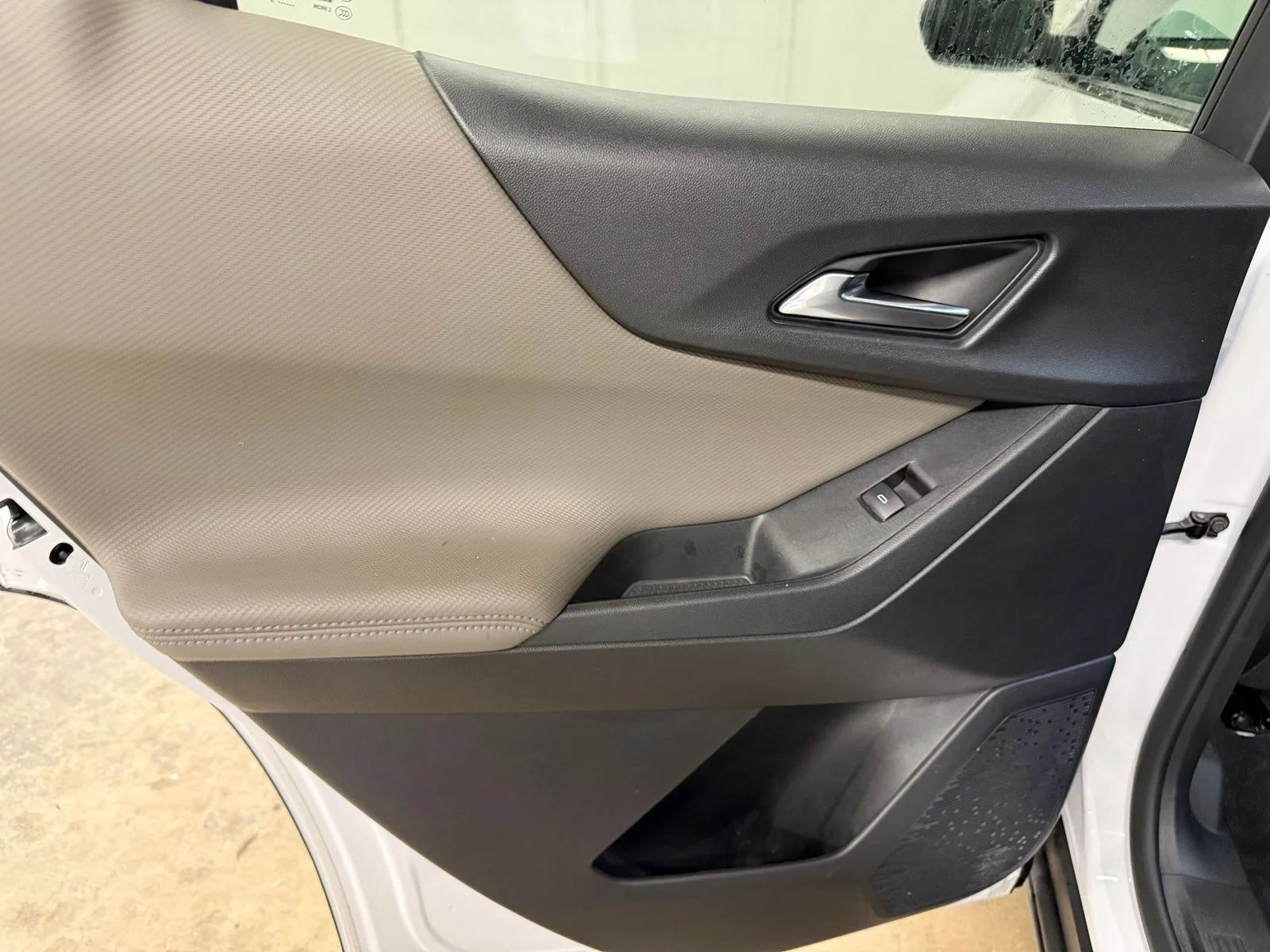 Used 2025 White Chevrolet LT image 25