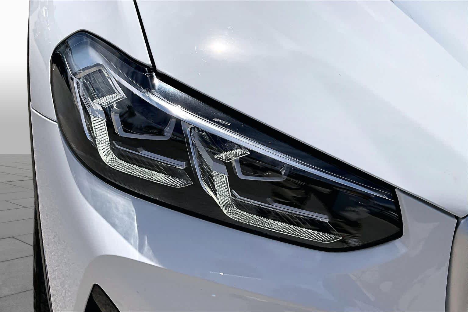 Used 2023 Alpine White BMW sDrive30i image 27