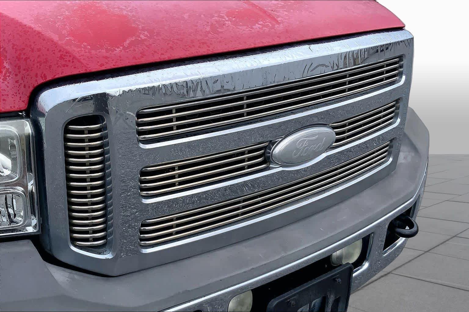 Used 2005 Red Ford Lariat image 27