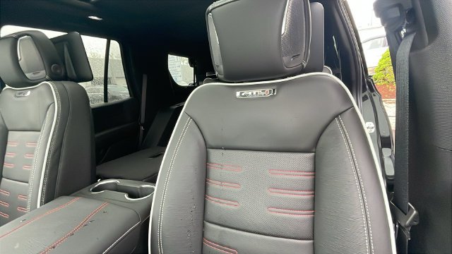 2026 GMC Yukon AT4 Ultimate - Photo 14