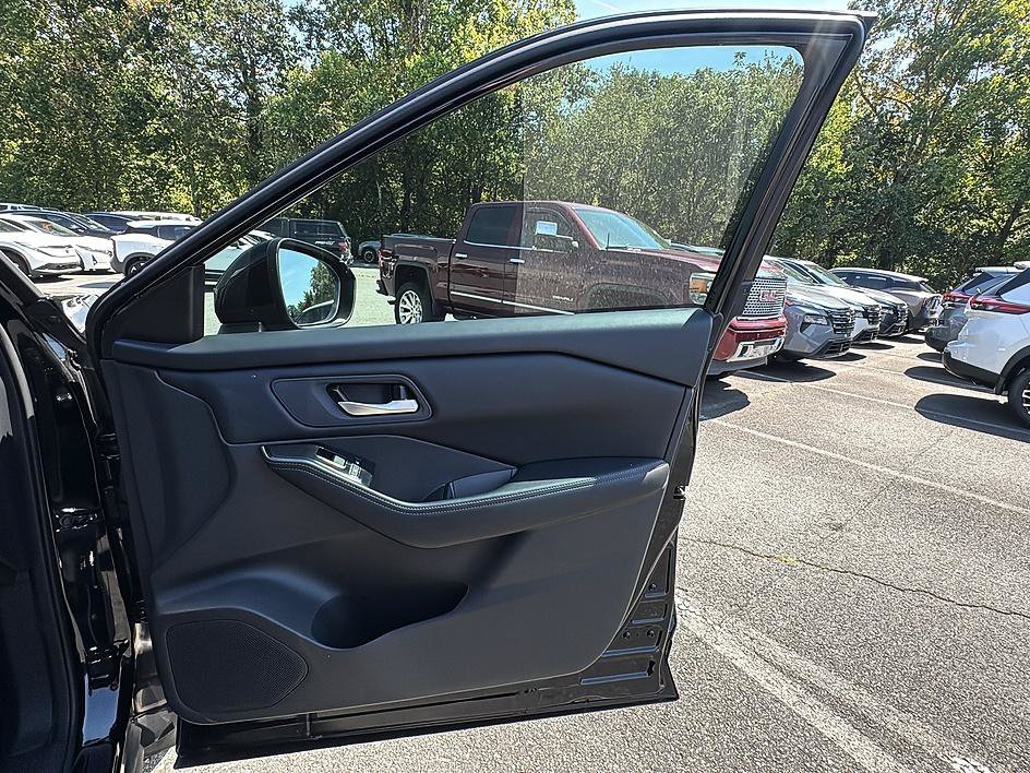 Used 2026 Super Black Nissan SV image 31