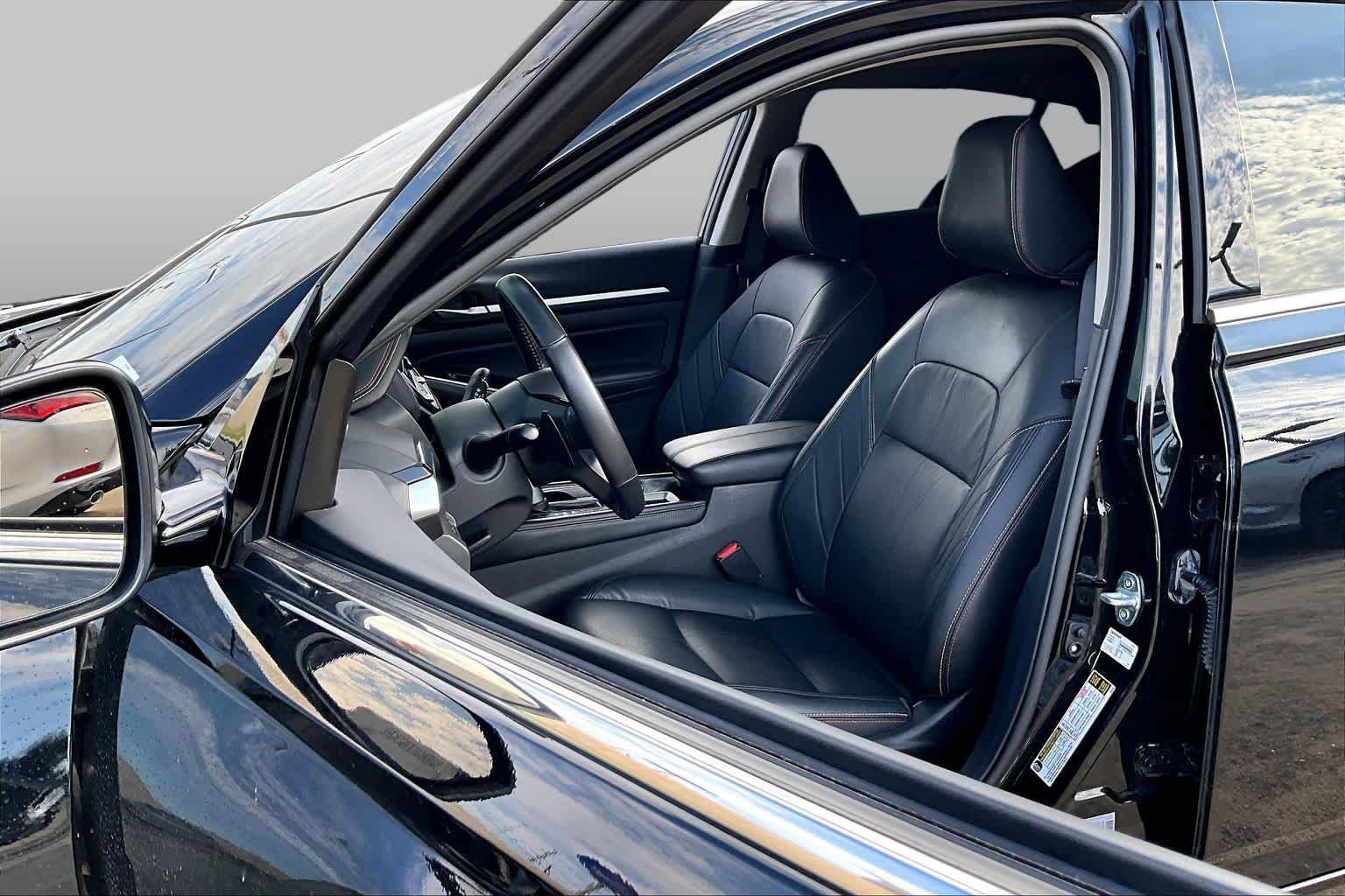 Used 2024 Super Black Nissan 2.5 SR image 8
