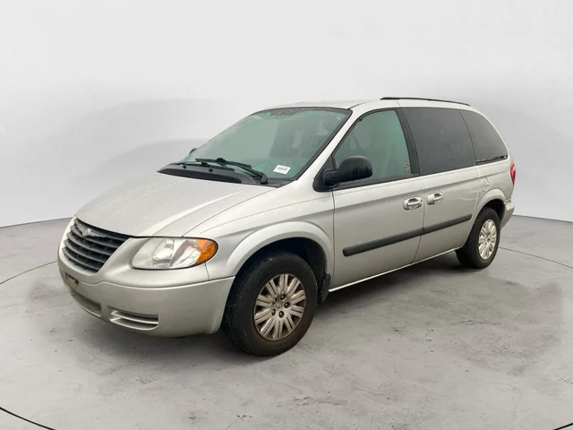 Pre-Owned 2005 Chrysler Town & Country Base FWD 4D Passenger Van