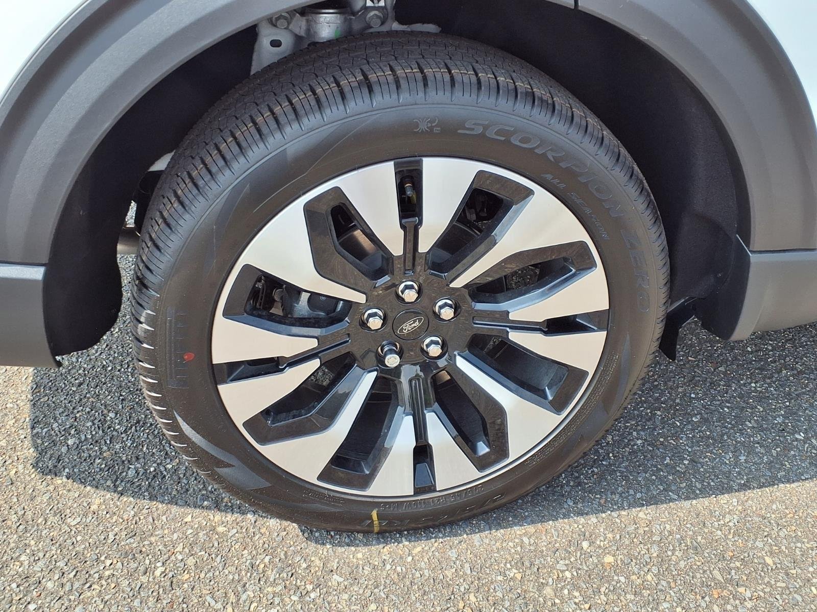 New 2026 Star White Metallic Tri-Coat Ford Platinum™ image 12