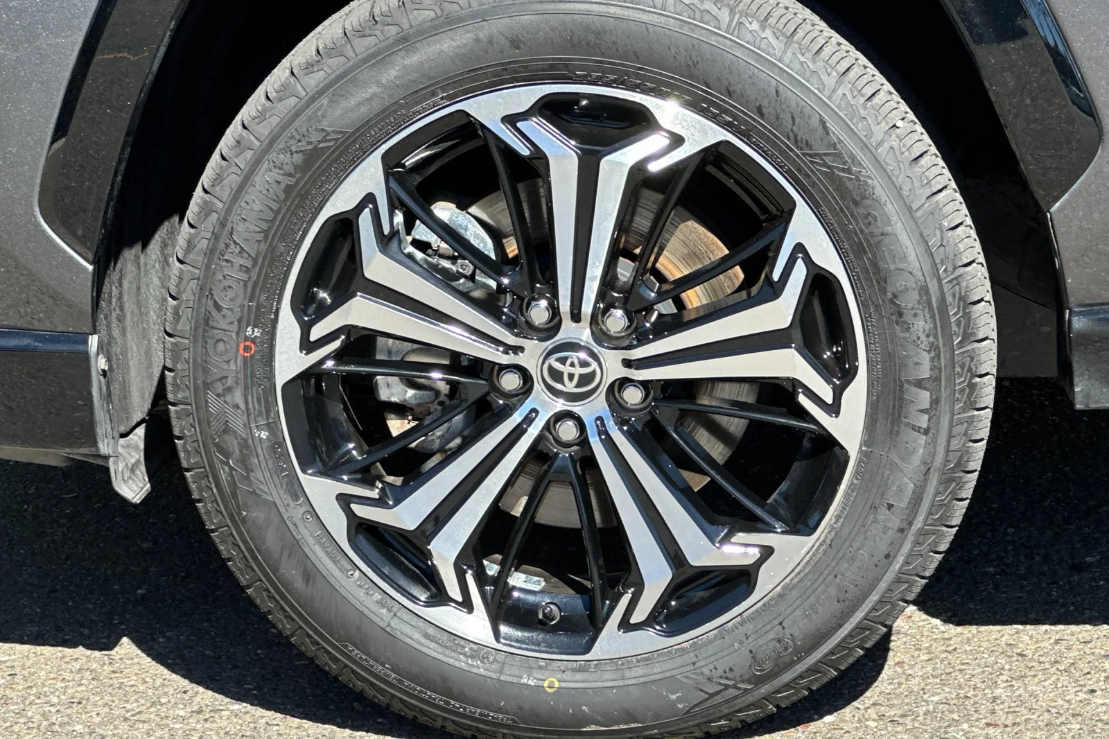 2024 Toyota RAV4 XSE - Photo 16