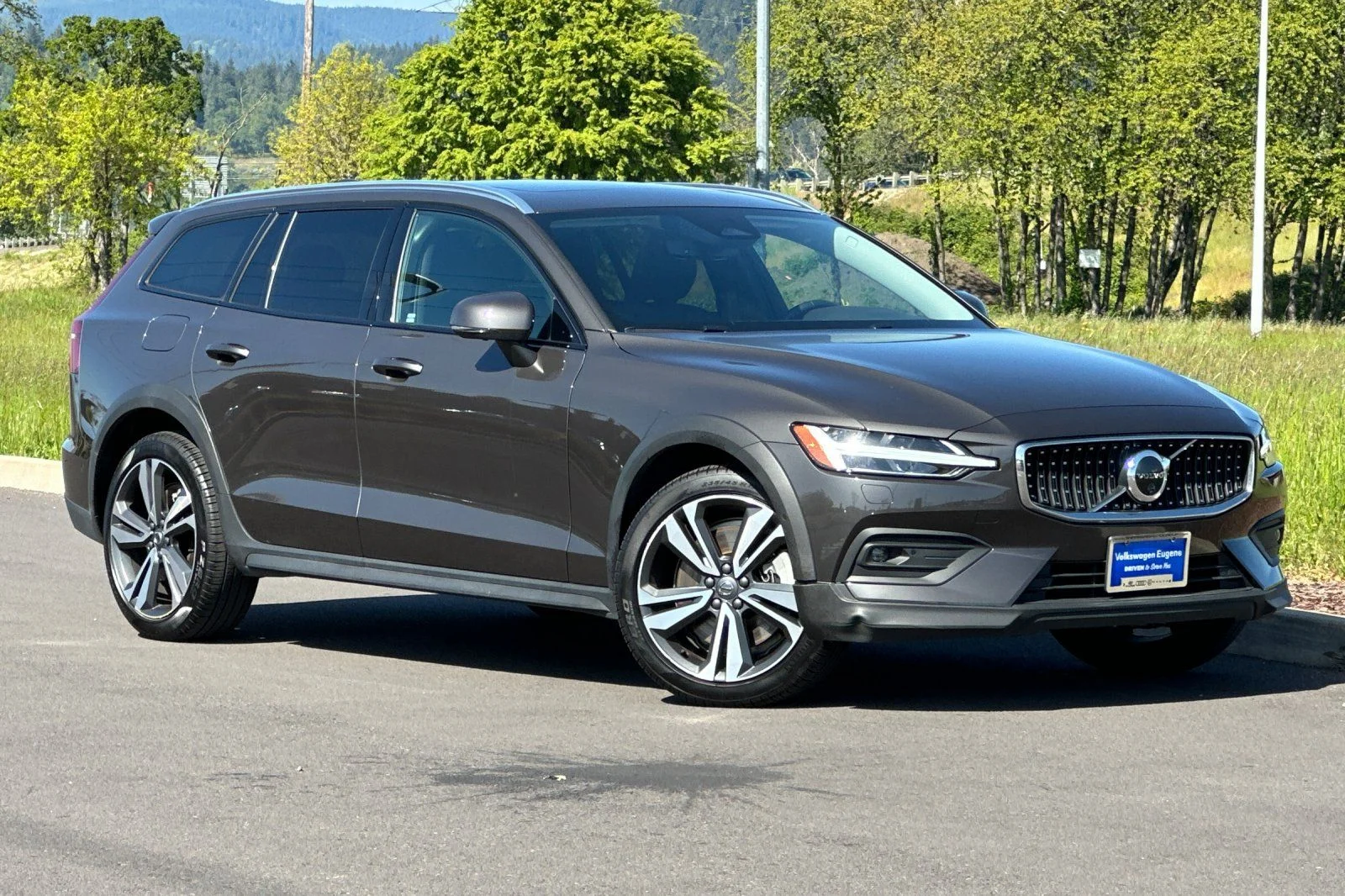 2025 Volvo V60 Cross Country B5 Plus AWD's photo