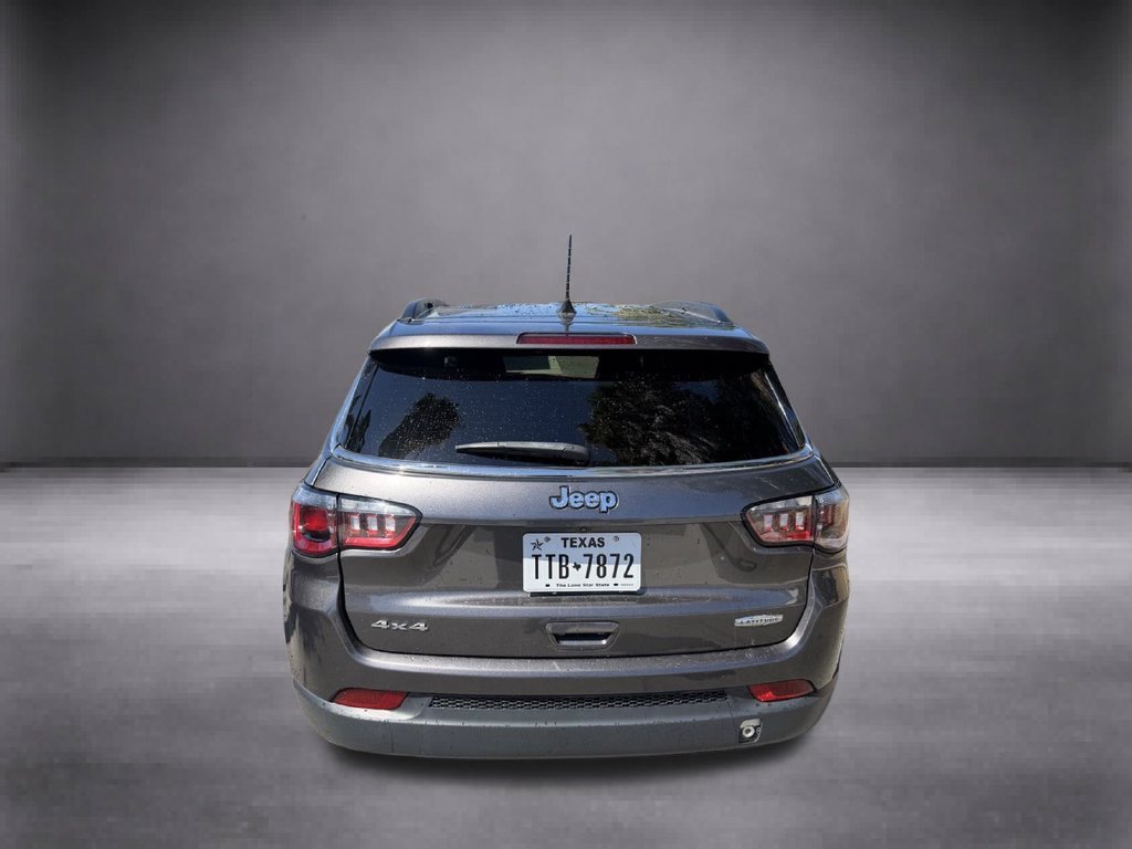 Used 2024  Jeep Latitude image 10