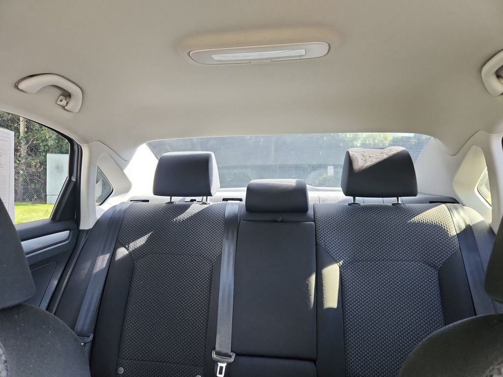 Used 2013 Silver Volkswagen 2.5 S image 16