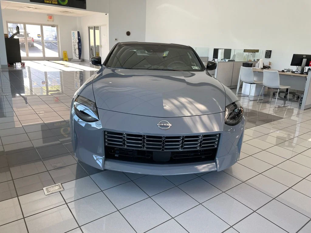 New 2026 Boulder Gray Pearl / Super Black Two-tone Nissan Performance image 2