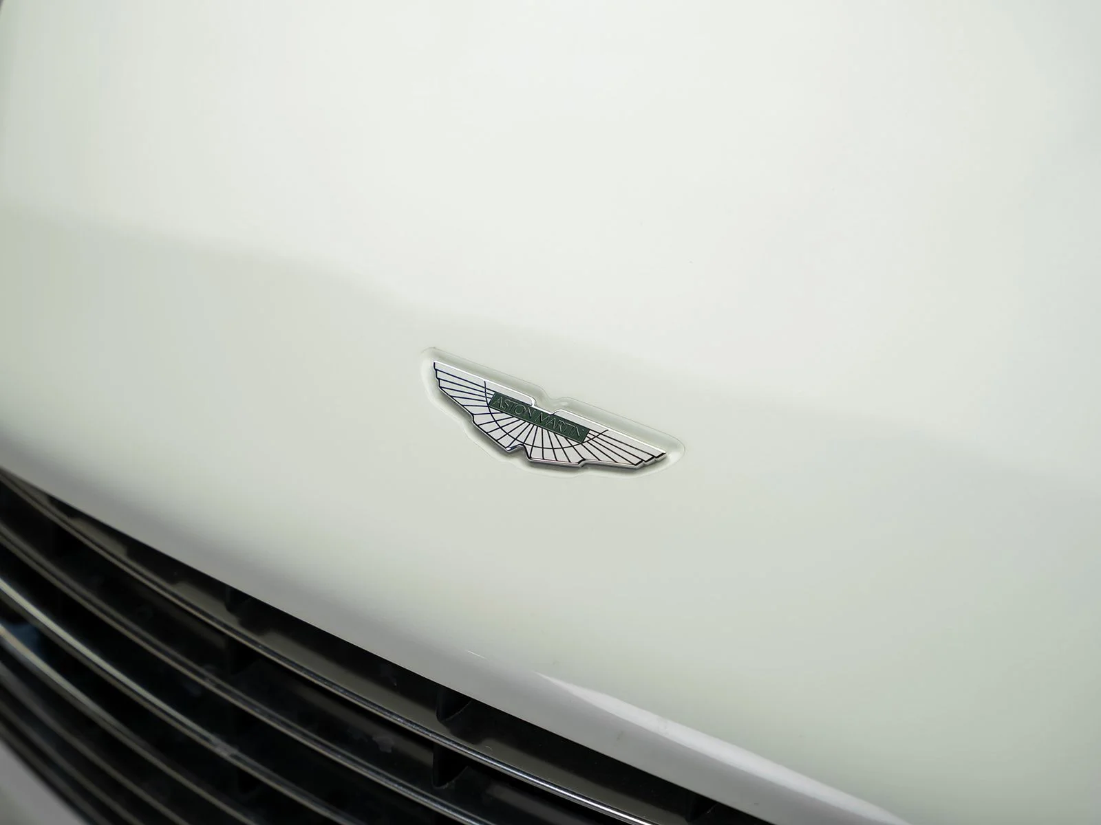 Used 2015 White Aston Martin Base image 11