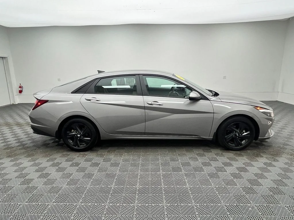 Used 2023 Silver Hyundai SEL image 7
