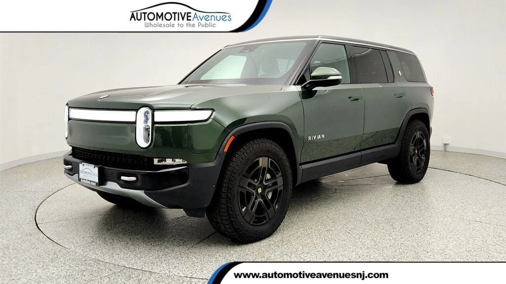 2024 Rivian R1S's photo