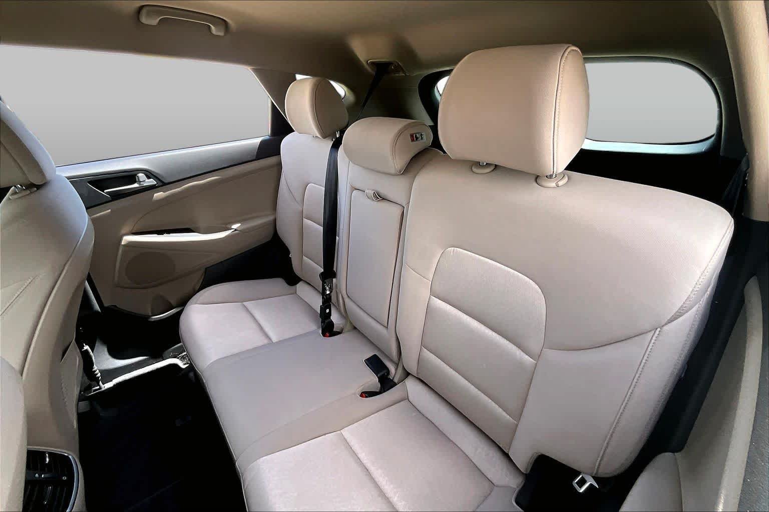 Used 2017 Dazzling White Hyundai Sport image 20