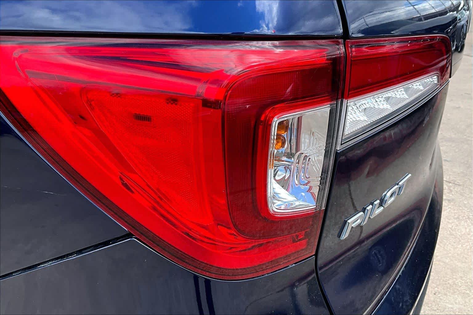 Used 2019 Obsidian Blue Pearl Honda EX-L image 48