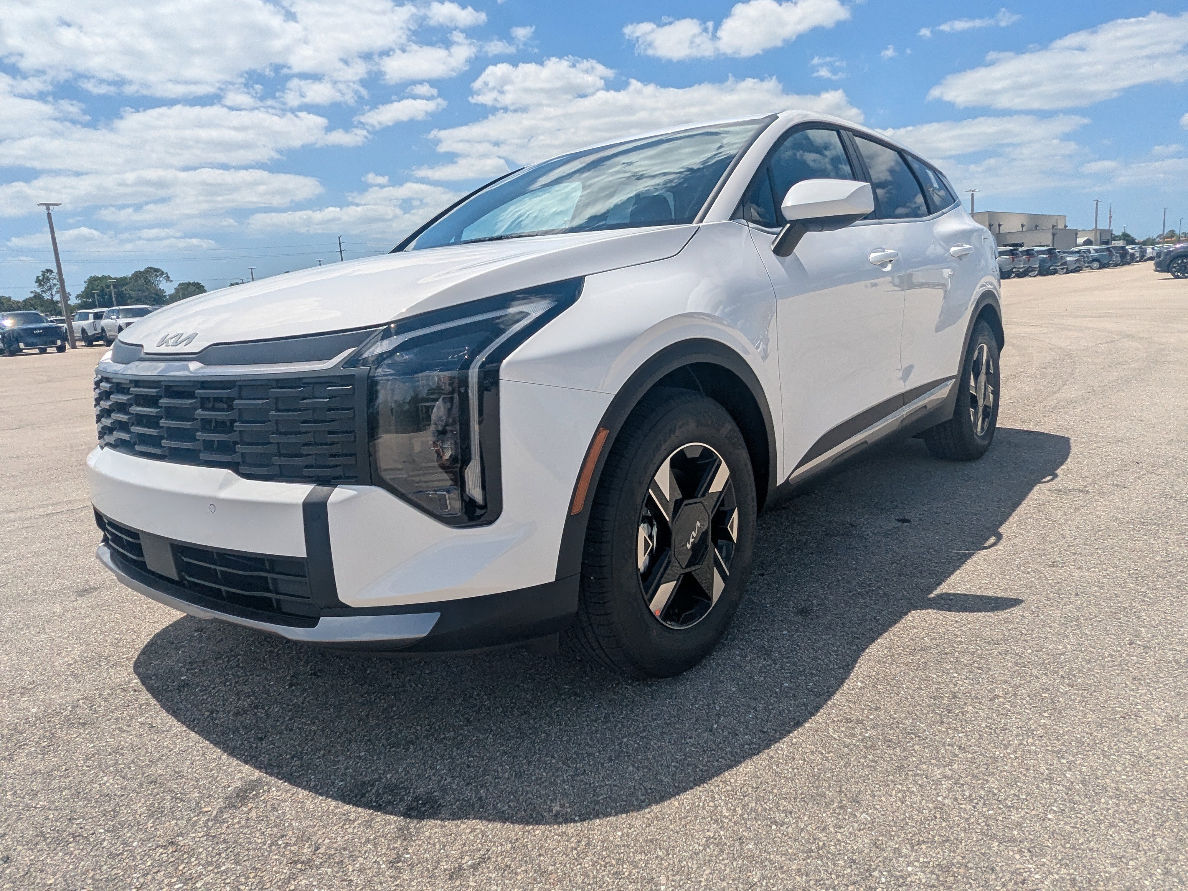 New 2026 Glacial White Pearl Kia LX image 9