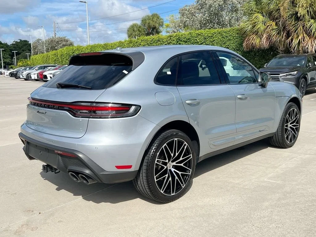 2026 Porsche Macan T - Photo 7