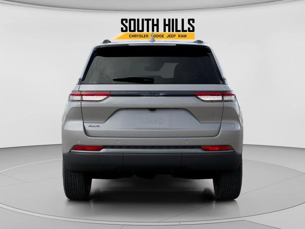 New 2026 Silver Zynith Exterior Paint Jeep Altitude image 7