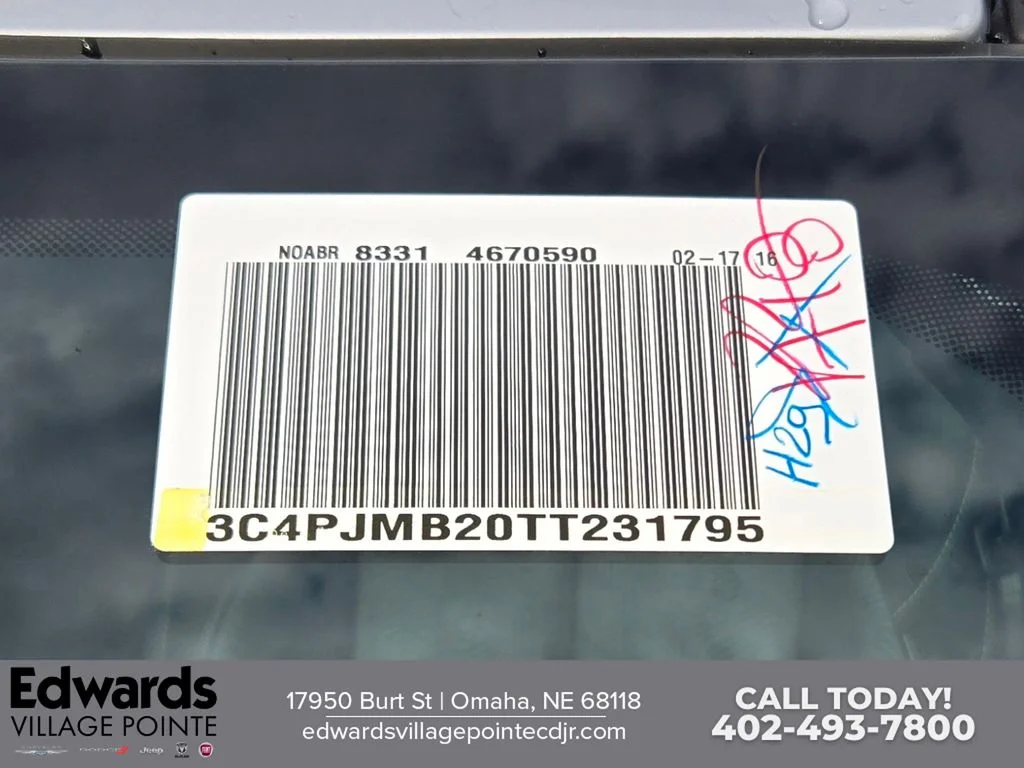 New 2026 Silver Zynith Clear-Coat Exterior Paint Jeep Laredo image 29