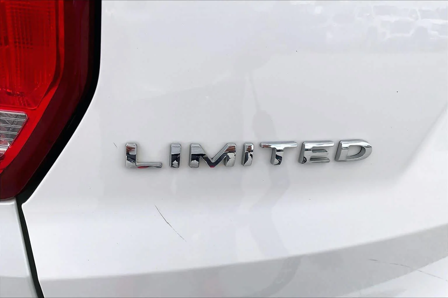 Used 2017 White Platinum Metallic Tri-Coat Ford Limited image 10