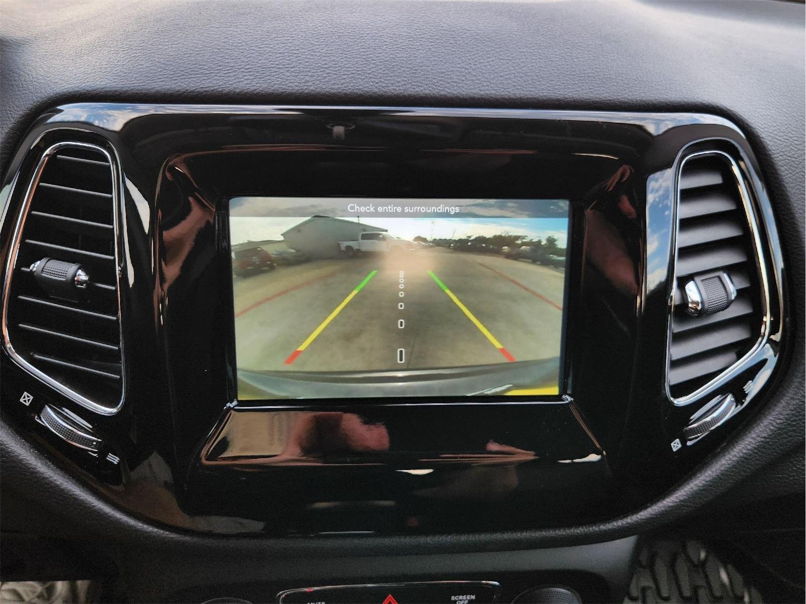 2020 Jeep Compass photo 17 of 33