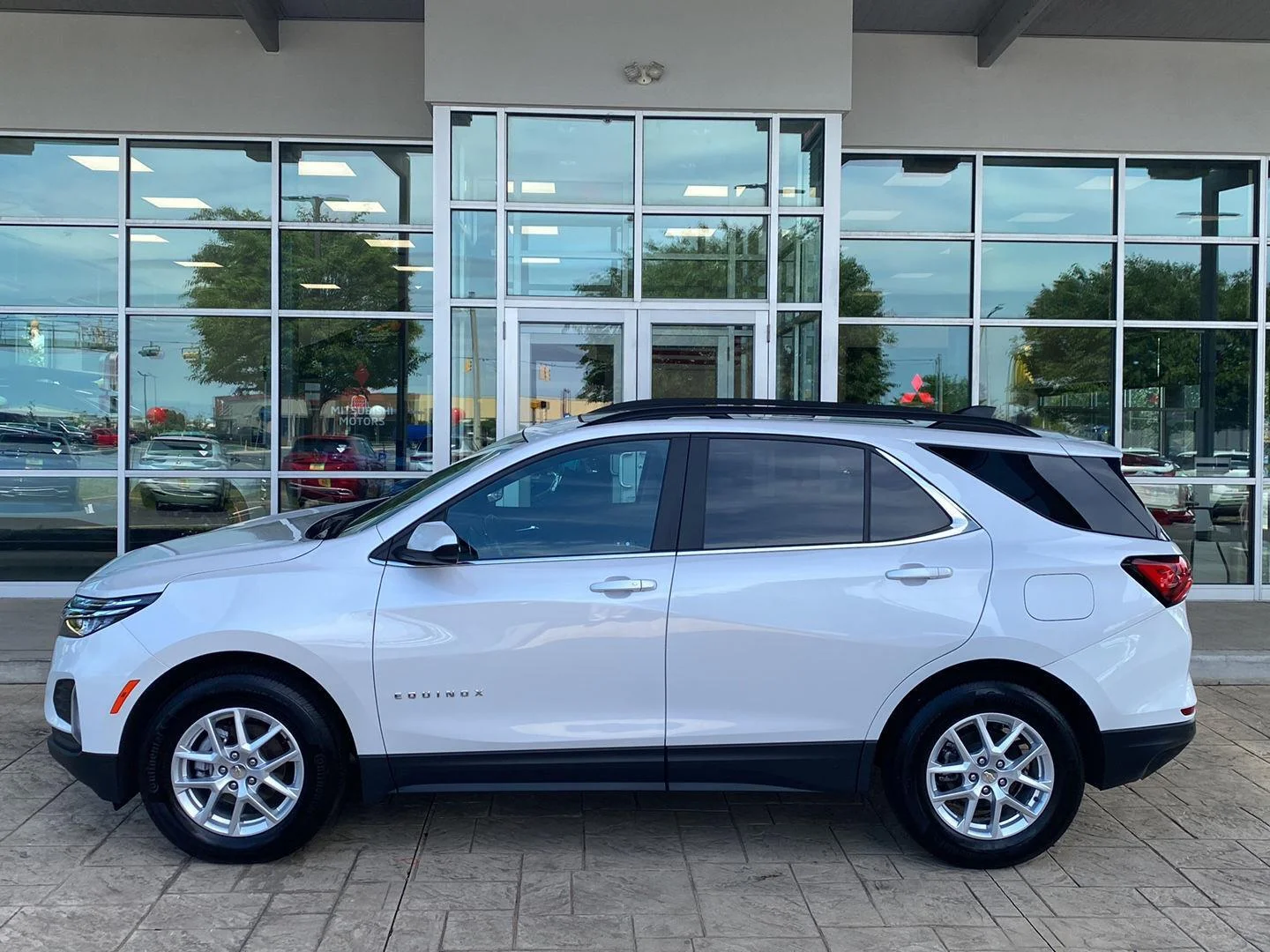 Used 2022 Iridescent Pearl Tricoat Chevrolet LT image 4