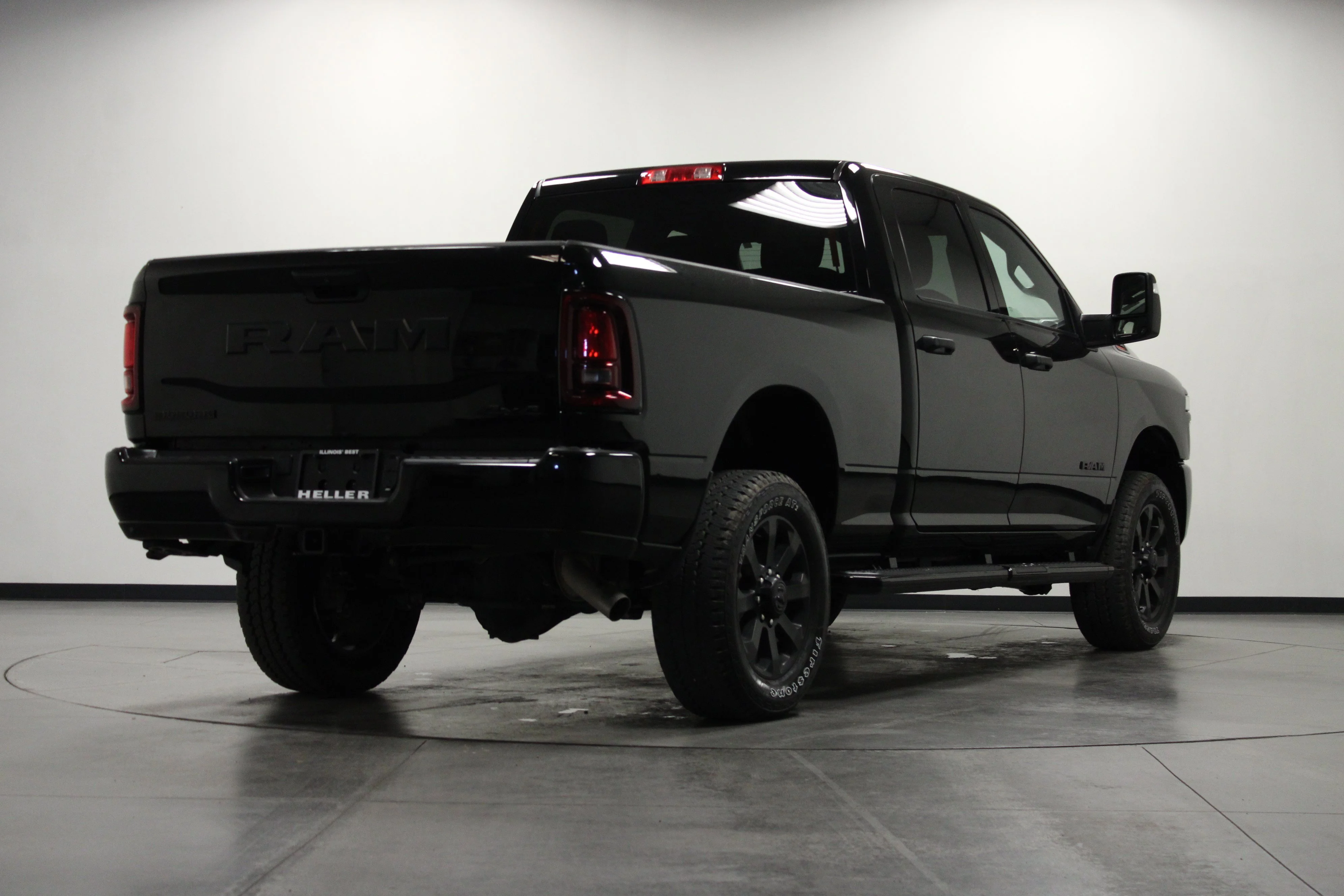 Used 2025 Diamond Black Crystal Pearlcoat Ram Big Horn image 4