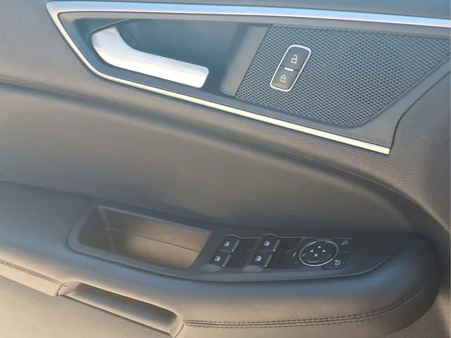 Used 2024  Ford SEL image 17