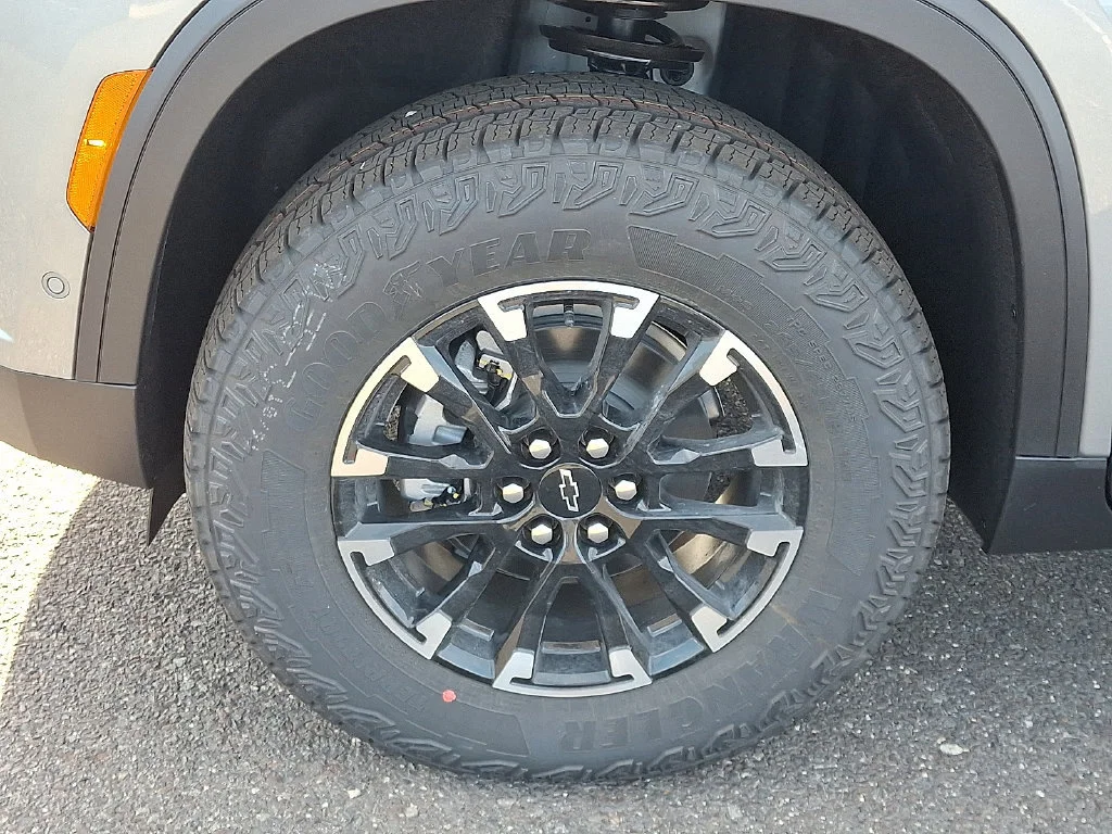 New 2026 Sterling Gray Metallic Chevrolet Z71 image 19