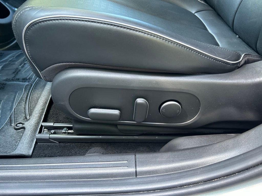 Used 2023 Gold Hyundai SEL image 15