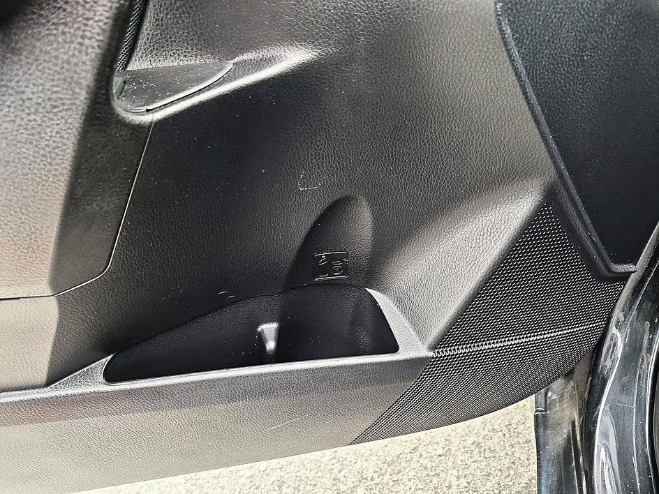Used 2018  Toyota L image 15