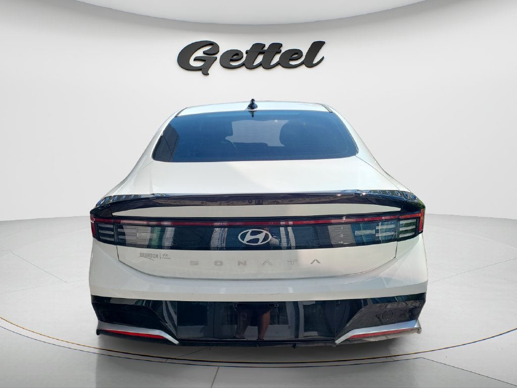 Used 2026 White Hyundai SEL Sport image 5