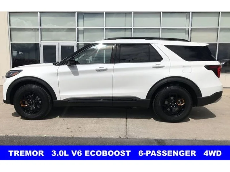 New 2026 Star White Metallic Tri-Coat Ford Tremor® image 4