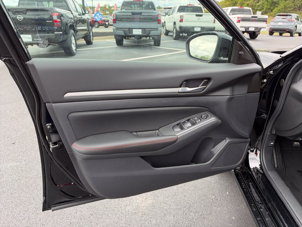 New 2026 Black Nissan 2.5 SR image 12
