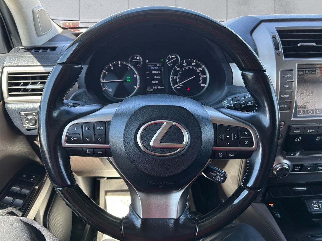 Used 2021  Lexus 460 Luxury image 9
