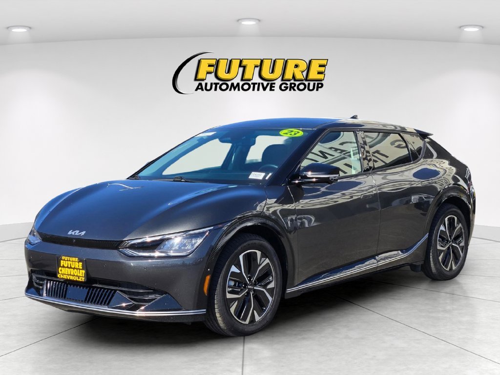 Used 2023 Gray Kia Wind image 8